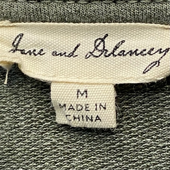 Jane and Delancey women 3/4 sleeves olive green pullover top. Size M. Pre-owned. - Picture 8 of 10